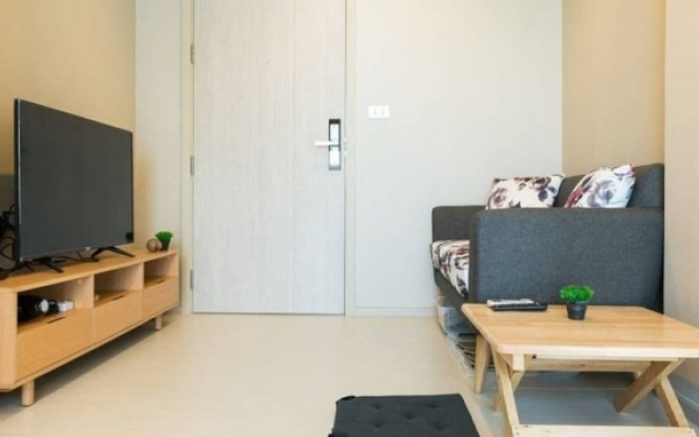 Rhythm Sukhumvit 36-38 by Jummie