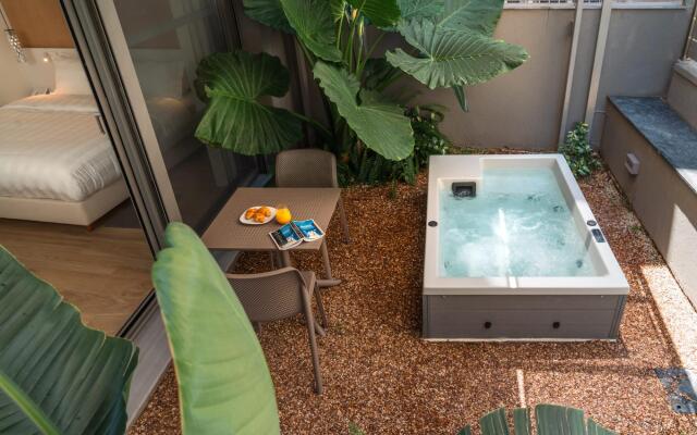 One Bedroom Apartment with Outdoor Jacuzzi