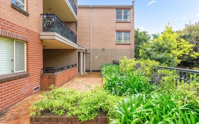 Pristine 2-bed Near Marrickville Village