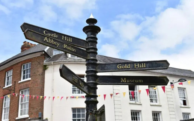 The View, Charming 2-bed Apartment in Shaftesbury,