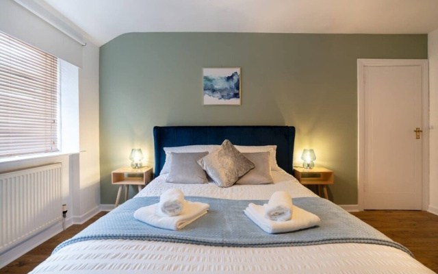 10-min to AB City Centre - Parking - Garden - Wifi