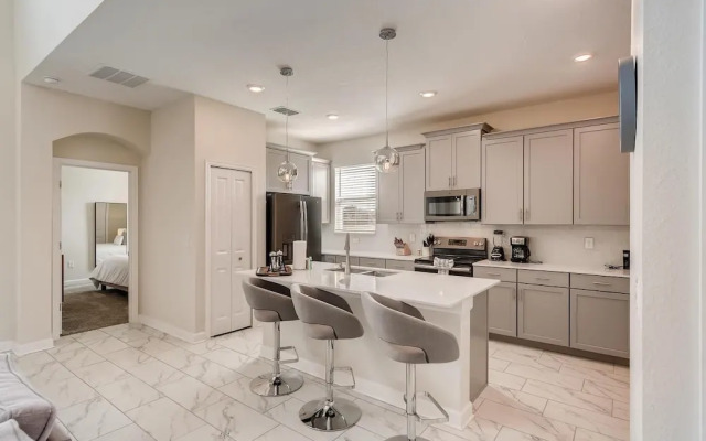 8923 CC - Fabulous 5BR Single Family: Sleeps 12 - Private Pool -