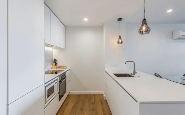 Stylish Apt+Balcony+Full Amenities Zodiak Stays