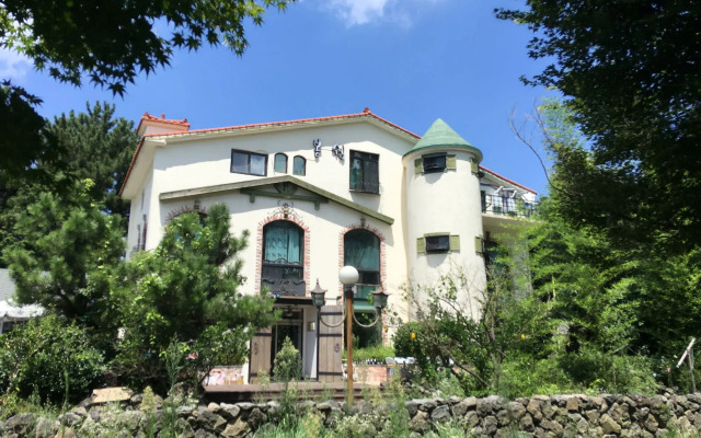 Moncher Guesthouse - Hostel