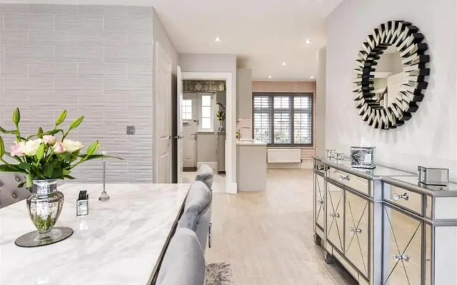 Luxury 4 Bedroom Detached House