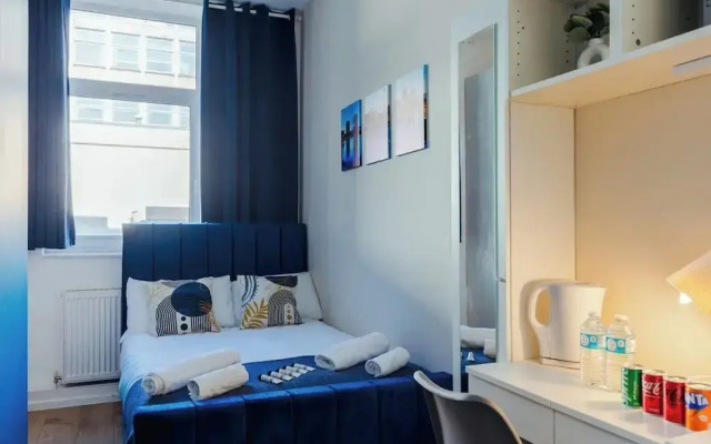 Crendon House Cosy Studio - Sleeps 2 & Kitchen