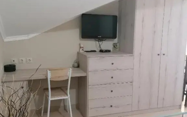 Marinos Studios - 2nd floor studio