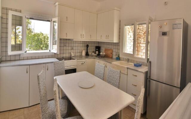 KASTRON AIOLOS 2 at Voutakos Paros