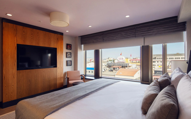 Zeno Suites Hotel