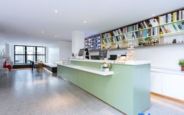 Laizhu Hotel (ChengduTaiKoo Li Chunxi Road)