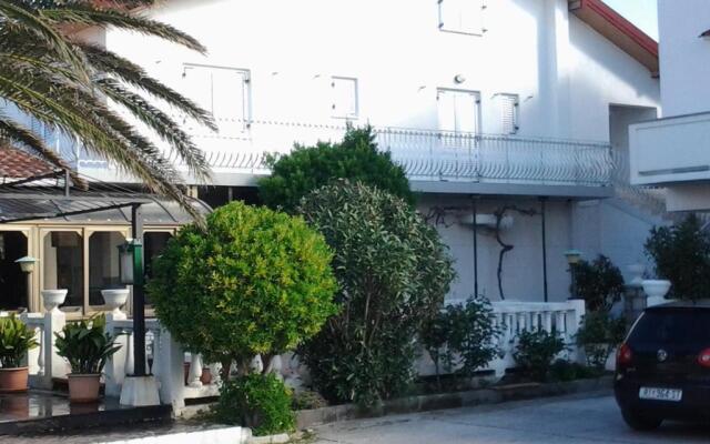Apartments And Rooms Preka