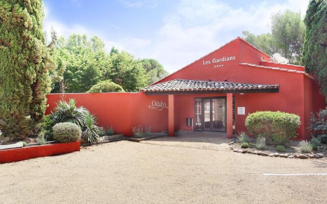 Modern air-conditioned studio in a quiet and natural domaine