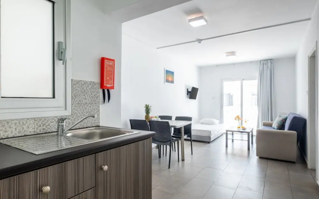 Rio Gardens - Modest 1-bdr Apt w Balcony