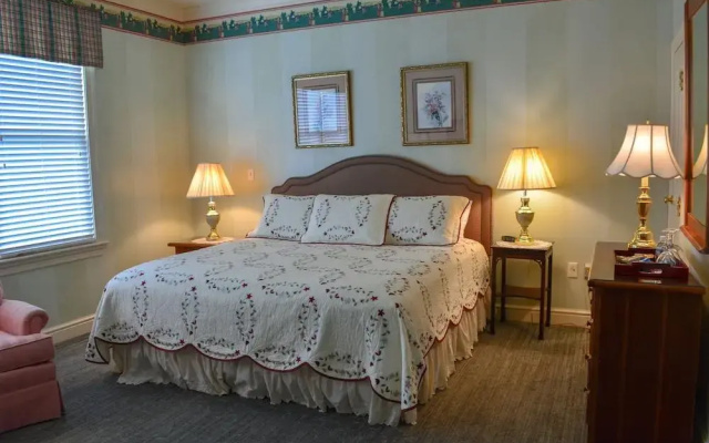 Oakmont Inn