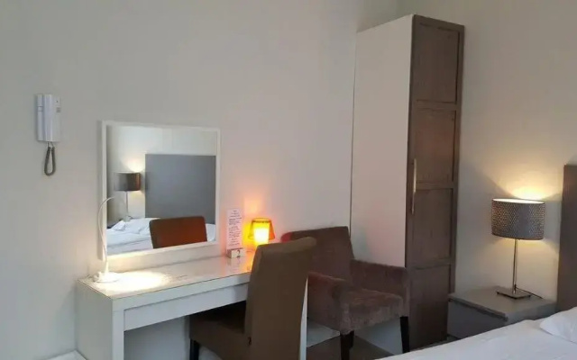 Hotel Corner House