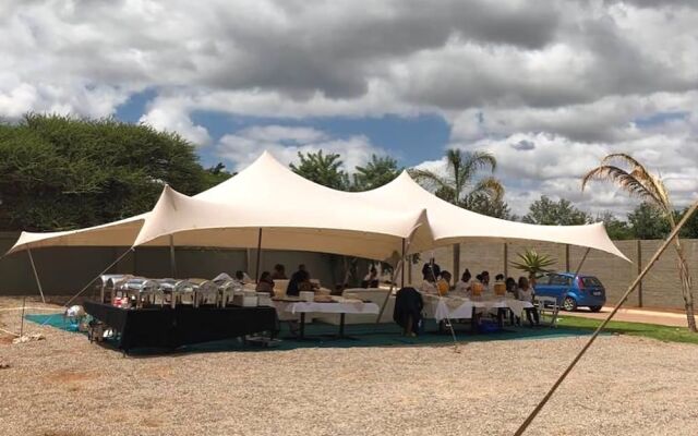 Kings Hotel And Gallery