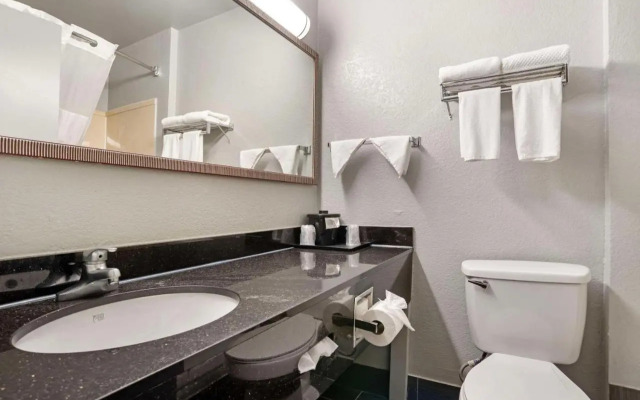 Quality Inn & Suites Birmingham