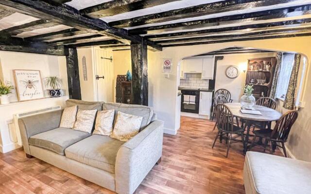 Victoria Cottage 3 Bedroom Grade 2 Listed Cottage Ref#421