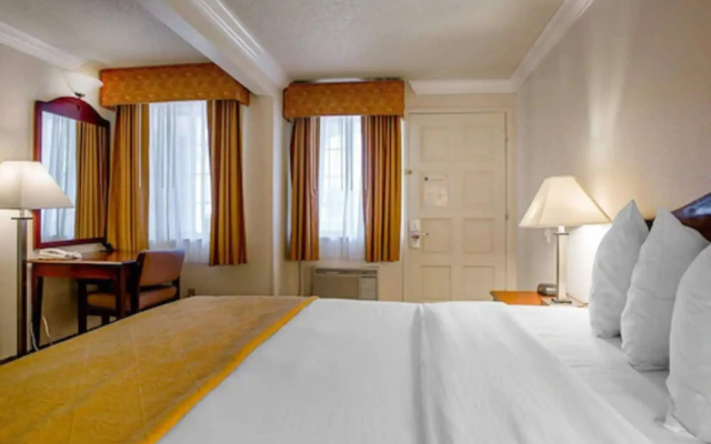 Arbor Inn Monterey