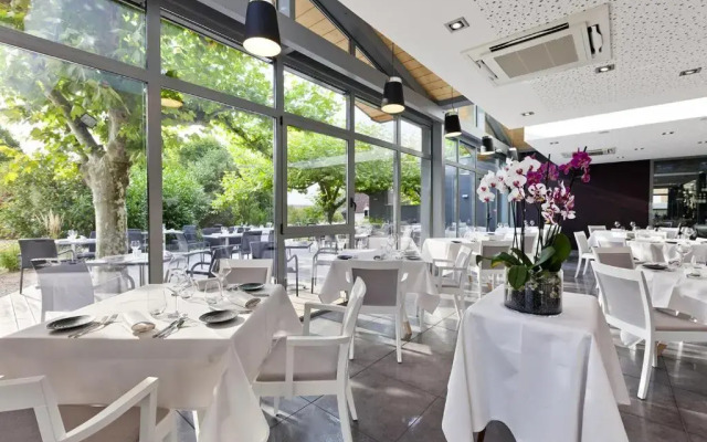 Logis Hostellerie St Germain