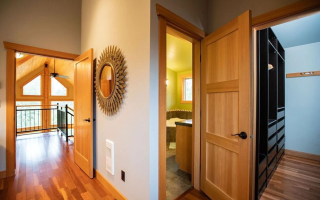 Begbie Snug by Revelstoke Vacations