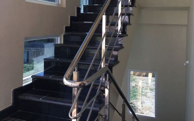 Dea Service Apartment
