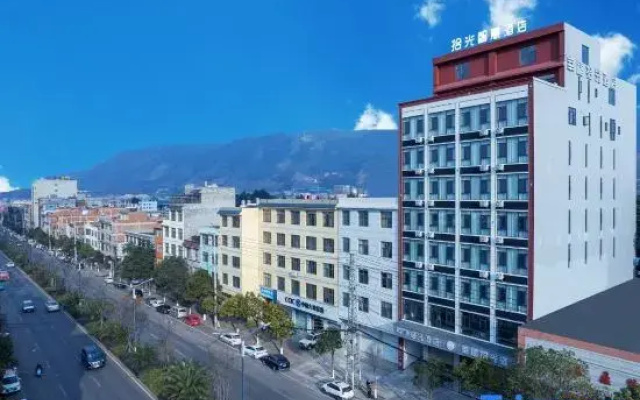 Xuanwei Moonlight Shiguang Hotel (Xuanwei Railway Station)