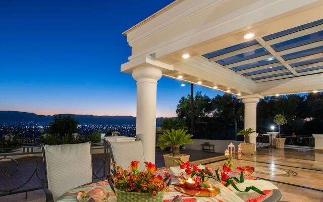 "frido Luxury Villa - 600 Sqm"