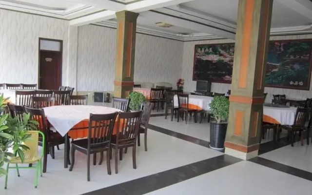 Yuntai Mount Hetang Village Hotel