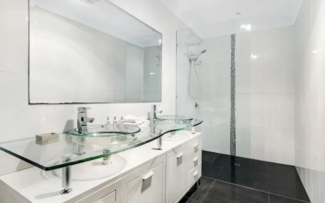 Amalfi Executive 5 Bedroom Home