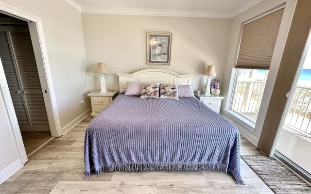 Sea Shell 3 Bedroom Townhouse by RedAwning