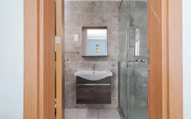 Luxury 4 Bedroom with a Rooftop Pool