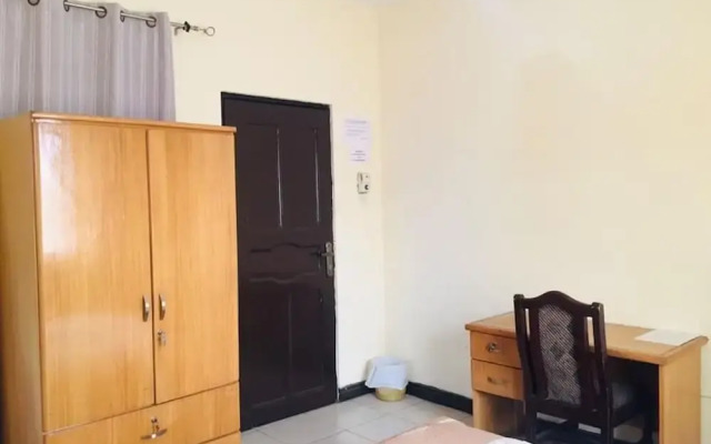 Room-single Room - Ground Floor in Accra
