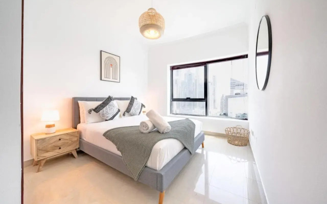 Spacious 3BR with 180˚ Dubai Marina Views