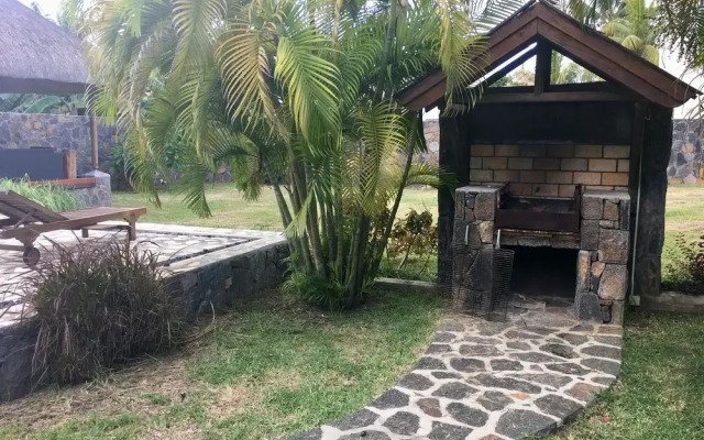 Tropical Villa 5 Min to the Beach