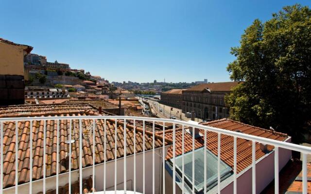 APOSENTUS - The light house at Miragaia