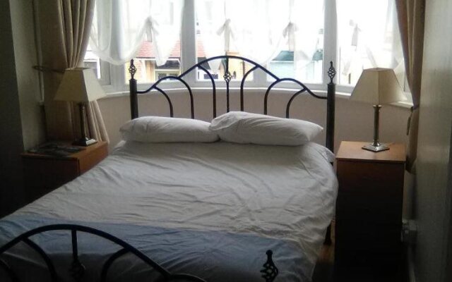 Anchor b & b