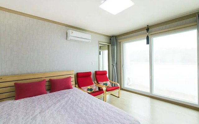 Yeosu Gold Light Pension