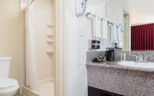 Kings Inn Anaheim at the Park & Convention Center