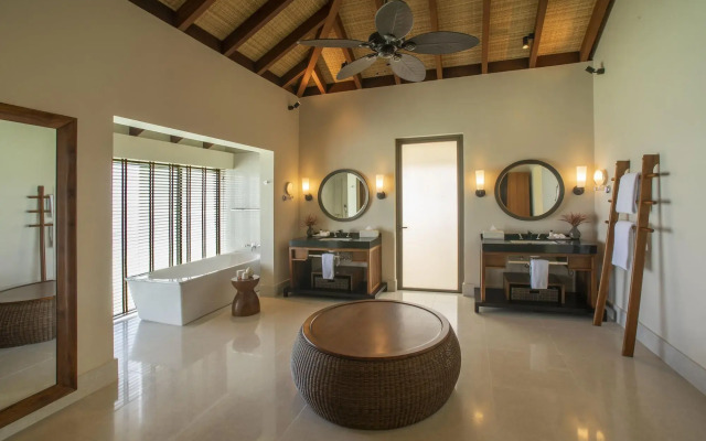 The Residence Maldives at Dhigurah Hotel