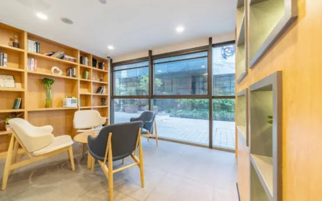 HanTing Hotel (Shanghai Wujiaochang Center) – Balcony – Shanghai