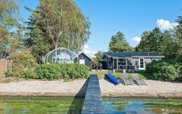 Stunning Lakeside Holiday Home in Skanderborg