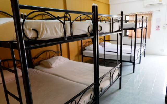 Jaya Hostel - Adults Only