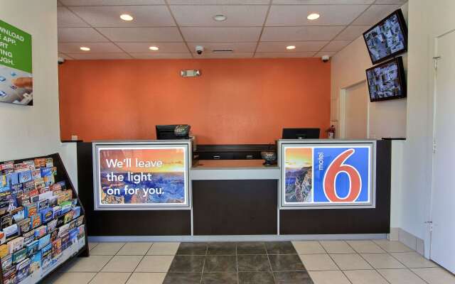 Motel 6 Austin, TX - Central Downtown UT