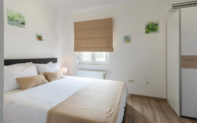 Nice Home in Zadar With Wifi and 8 Bedrooms