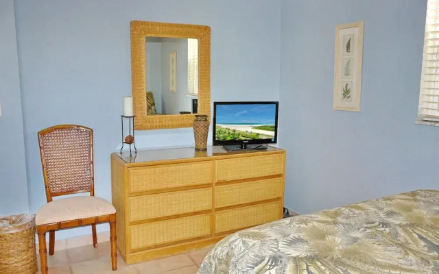 Cozy Home With Sunroom, Pool and Steps to Beach