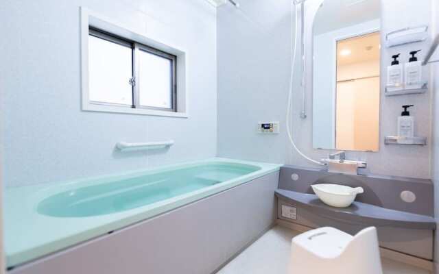 Station & White Osaka station 4BR luxury house