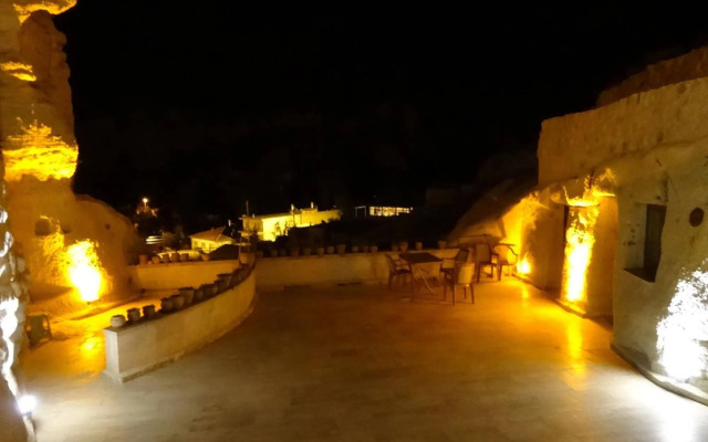 Emit Cave Hotel