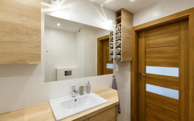 Apartament Jurajska Plaza, prywatne miejsce parkingowe , Targi
