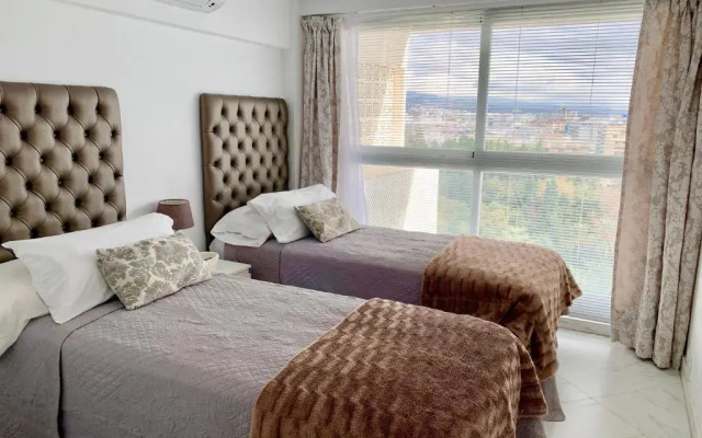 Skol 927a - Beachfront Central Luxury Penthouse